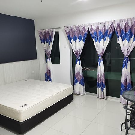 Marina Island Couple Home Stay Lumut Exterior foto